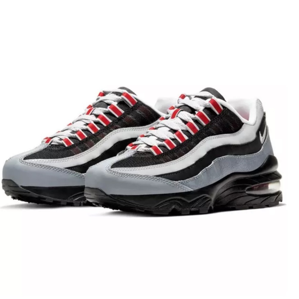 ✔️🔴⚫️⚪️Nike Airmax 95’s size 2Y
